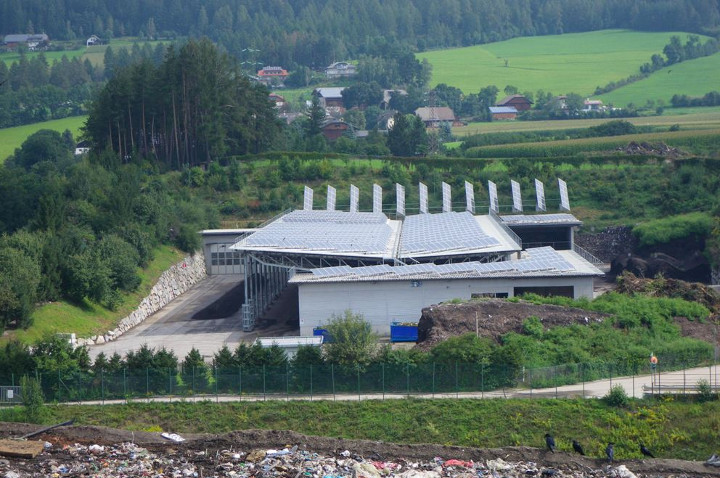 Kompostieranlage Bruneck - offene Mietenkompostierung von Bio- und Grünabfällen mit Zwangsbelüftung (Quelle: Landesagentur für Umwelt und Klimaschutz)