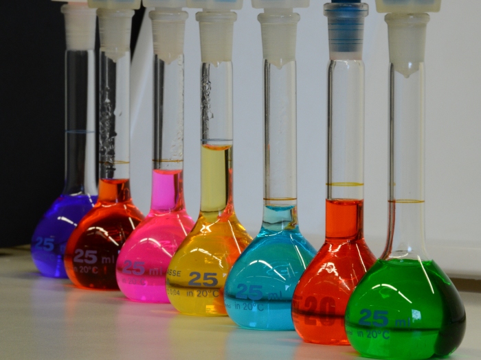 Standards von synthetischen Farbstoffen (Foto: Landesagentur für Umwelt, A. Ferrari)