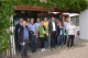 Landesrat Richard Theiner mit den Bürgermeistern und Stellvertretern der Naturpark-Gemeinden vor dem Naturparkhaus Texelgruppe in Naturns.